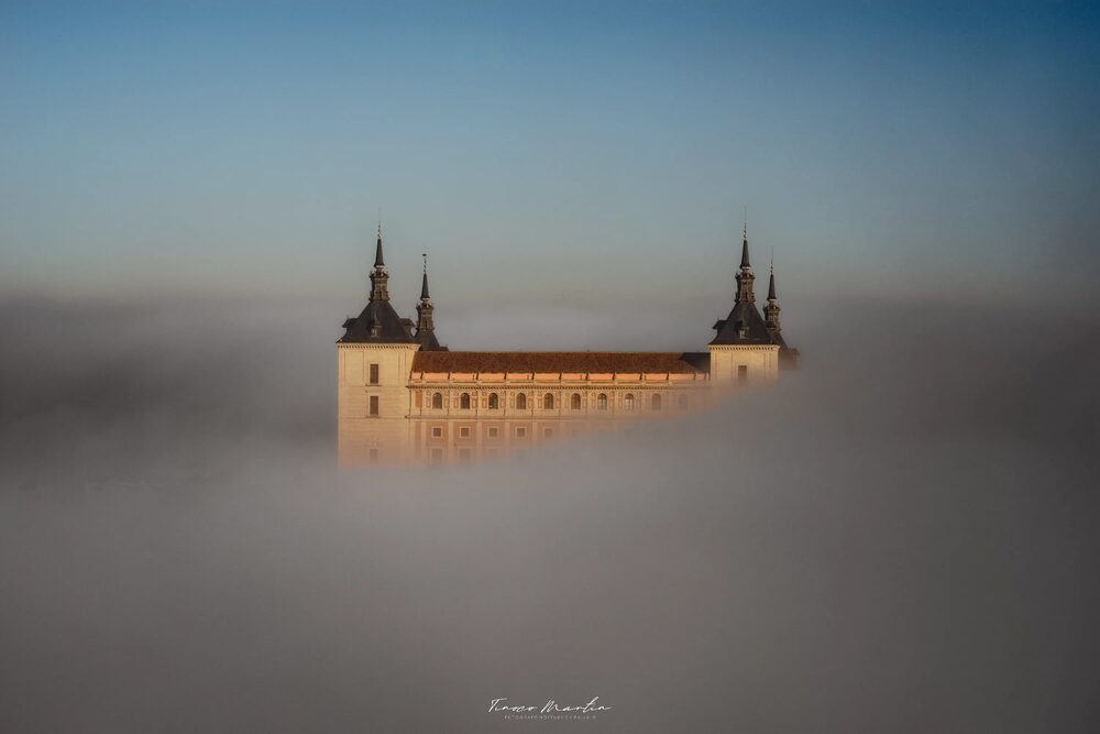 Alcazar Entre la Niebla